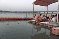 Sharayu Arati by HH Swamiji at Naya Ghat, Ayodhya (23 March 2025)